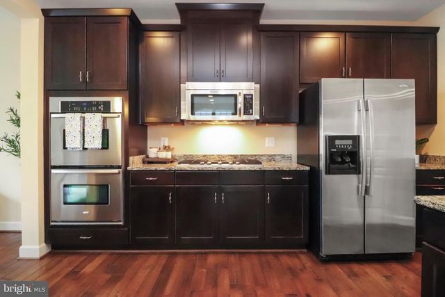 102 PEARL ST, Herndon, VA 20170