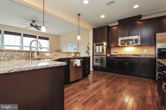 102 PEARL ST, Herndon, VA 20170
