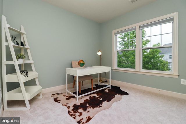 102 PEARL ST, Herndon, VA 20170