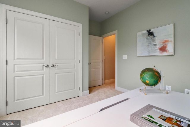 102 PEARL ST, Herndon, VA 20170