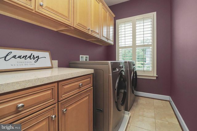 102 PEARL ST, Herndon, VA 20170