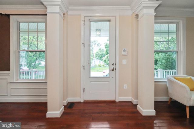 102 PEARL ST, Herndon, VA 20170