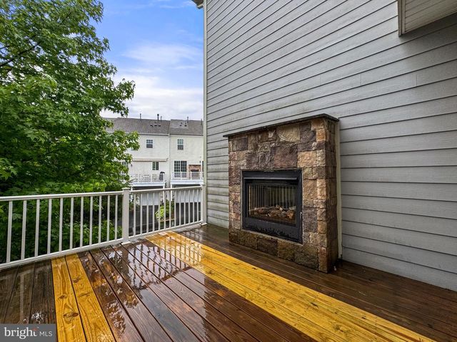 102 PEARL ST, Herndon, VA 20170
