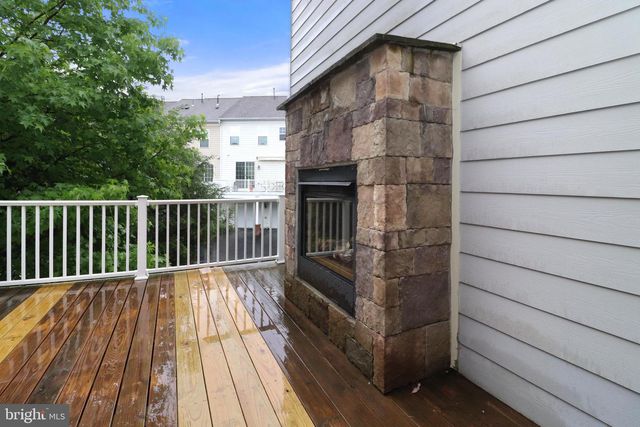 102 PEARL ST, Herndon, VA 20170