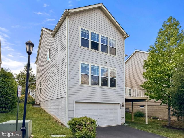 102 PEARL ST, Herndon, VA 20170