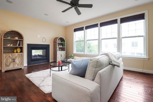 102 PEARL ST, Herndon, VA 20170