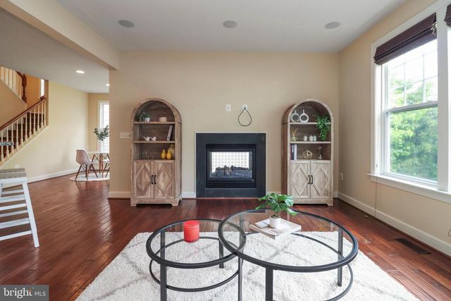 102 PEARL ST, Herndon, VA 20170