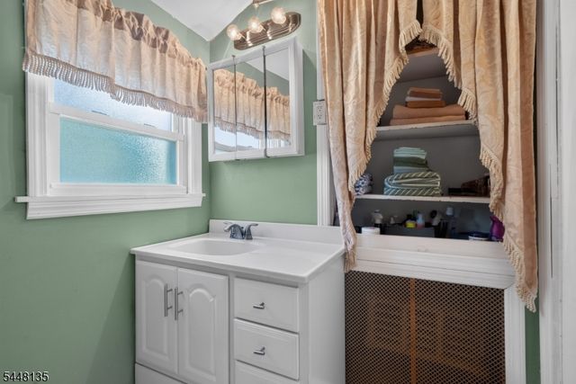 19 Ashwood Ter, West Orange Twp., NJ 07052