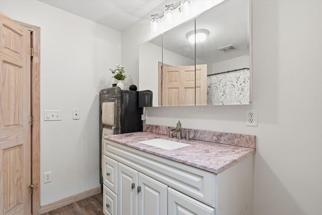 8 Searle St, Georgetown, MA 01833