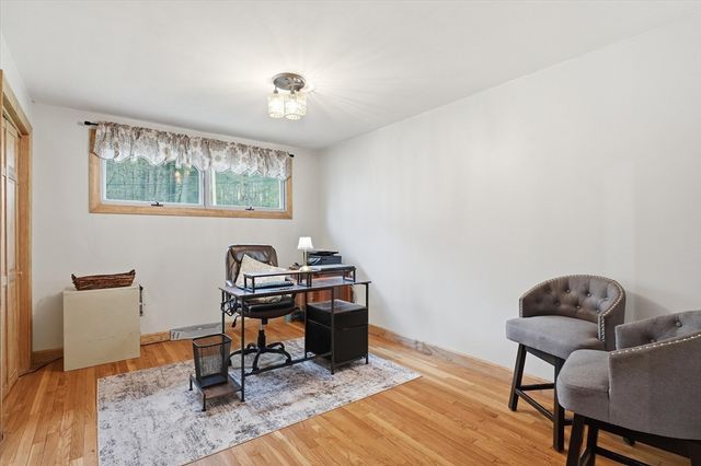 8 Searle St, Georgetown, MA 01833