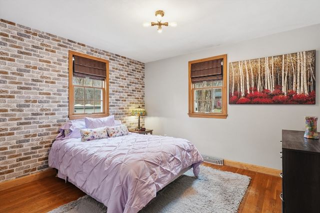 8 Searle St, Georgetown, MA 01833
