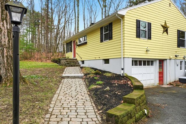 8 Searle St, Georgetown, MA 01833