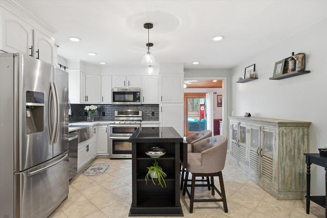 8 Searle St, Georgetown, MA 01833