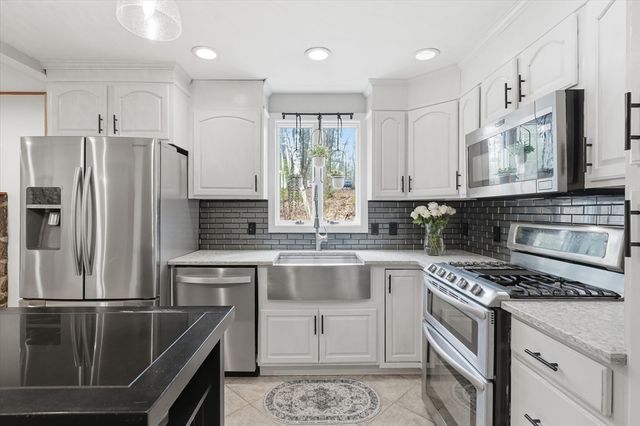 8 Searle St, Georgetown, MA 01833