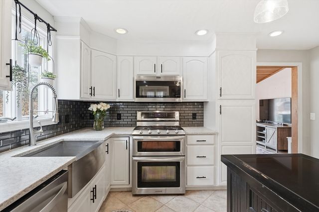8 Searle St, Georgetown, MA 01833