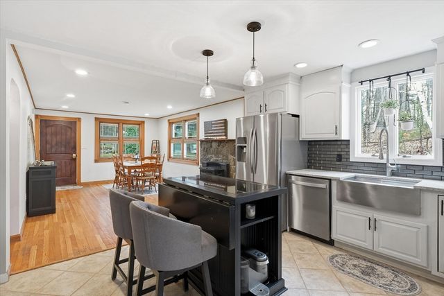 8 Searle St, Georgetown, MA 01833