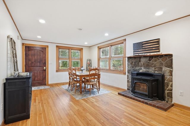 8 Searle St, Georgetown, MA 01833
