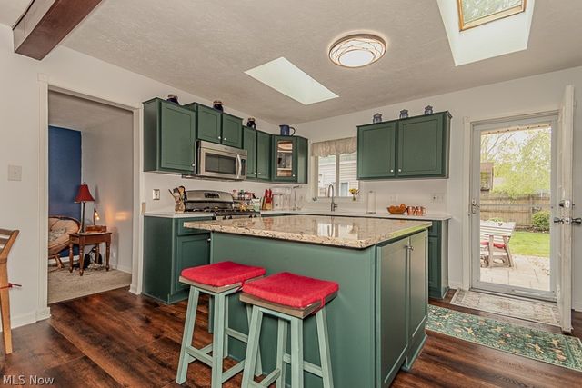 7580 Primrose Drive, Mentor On The Lake, OH 44060