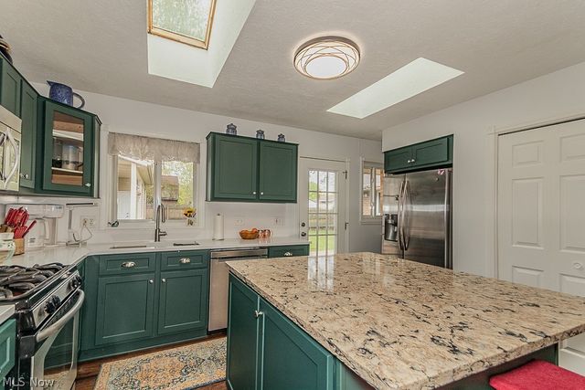 7580 Primrose Drive, Mentor On The Lake, OH 44060