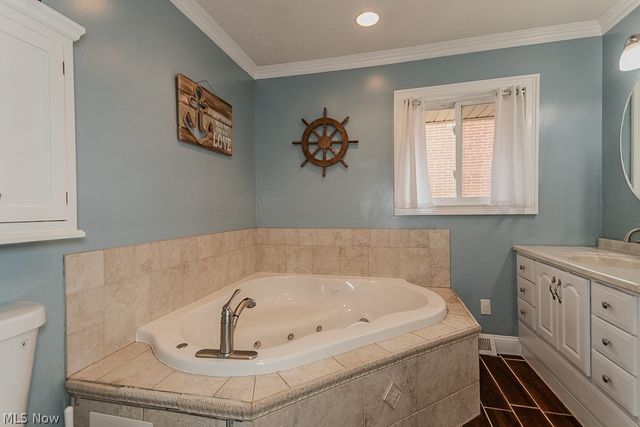 7580 Primrose Drive, Mentor On The Lake, OH 44060