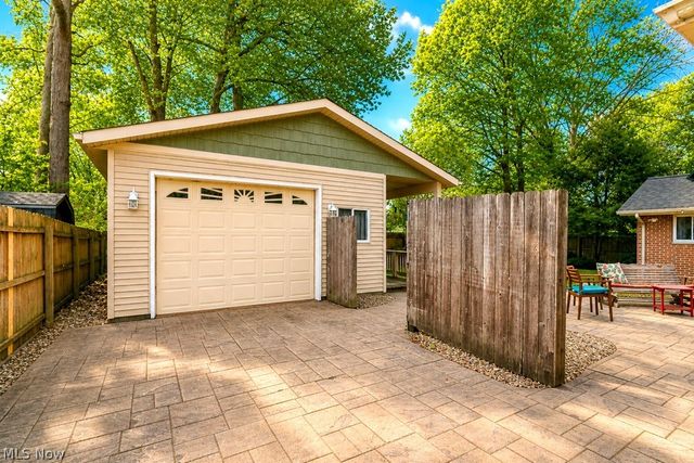 7580 Primrose Drive, Mentor On The Lake, OH 44060