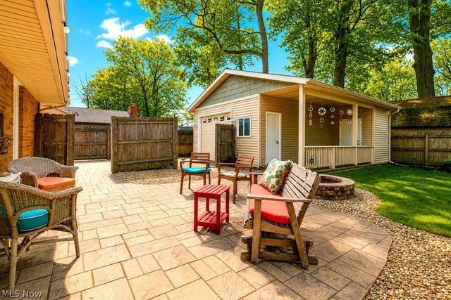 7580 Primrose Drive, Mentor On The Lake, OH 44060