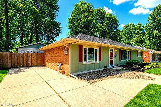 7580 Primrose Drive, Mentor On The Lake, OH 44060