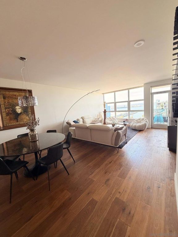 Image 11 of property listing at 1325 Pacific Highway 1301, San Diego, CA 92101