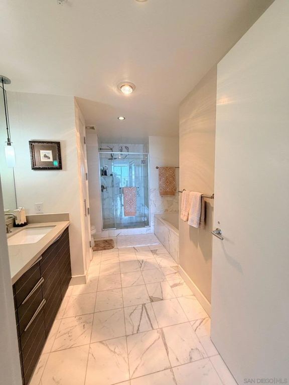 Image 20 of property listing at 1325 Pacific Highway 1301, San Diego, CA 92101