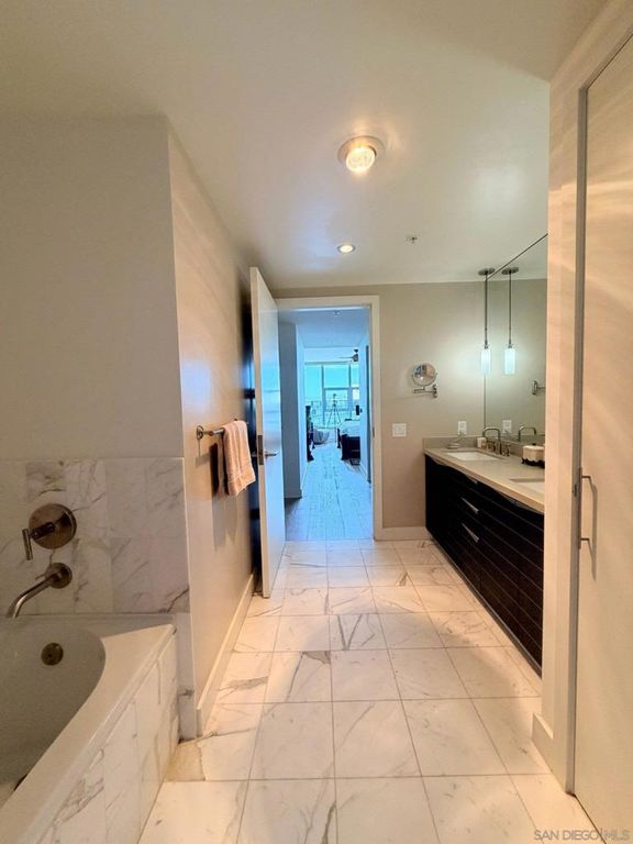 Image 21 of property listing at 1325 Pacific Highway 1301, San Diego, CA 92101