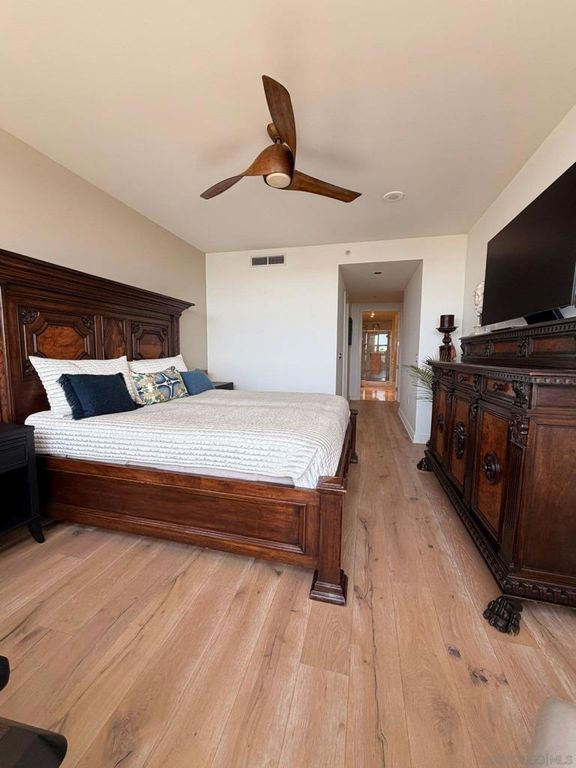 Image 24 of property listing at 1325 Pacific Highway 1301, San Diego, CA 92101