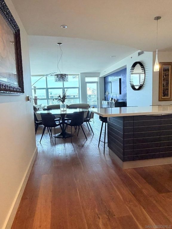 Image 3 of property listing at 1325 Pacific Highway 1301, San Diego, CA 92101