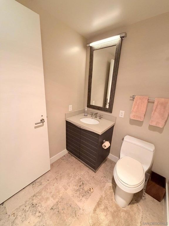 Image 7 of property listing at 1325 Pacific Highway 1301, San Diego, CA 92101