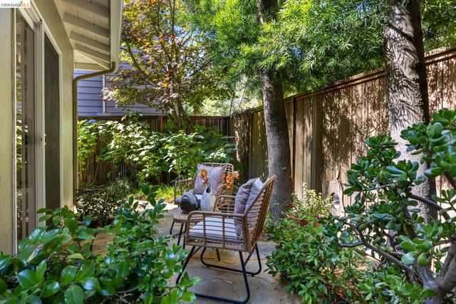 6660 Sobrante Rd, Oakland, CA 94611