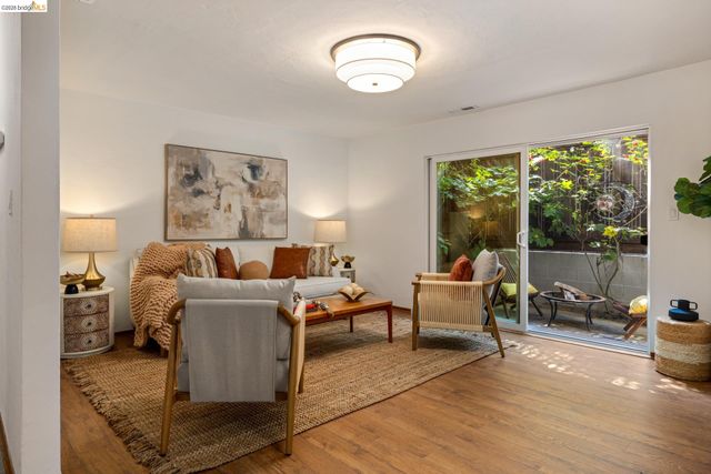 6660 Sobrante Rd, Oakland, CA 94611