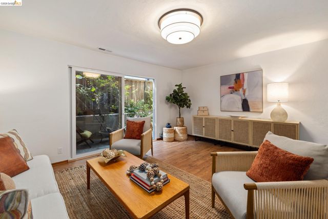 6660 Sobrante Rd, Oakland, CA 94611