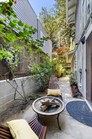 6660 Sobrante Rd, Oakland, CA 94611
