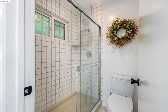 6660 Sobrante Rd, Oakland, CA 94611
