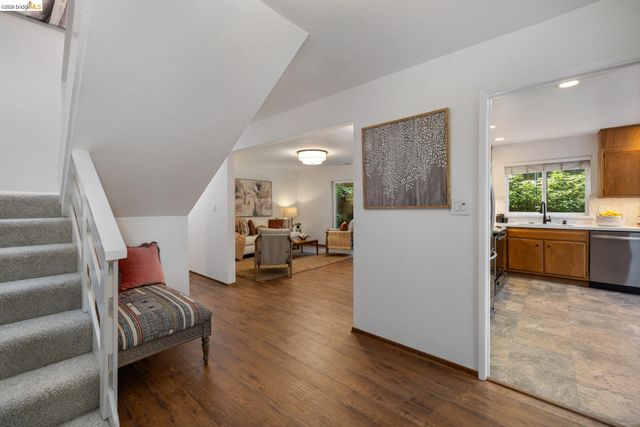 6660 Sobrante Rd, Oakland, CA 94611