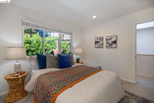 6660 Sobrante Rd, Oakland, CA 94611