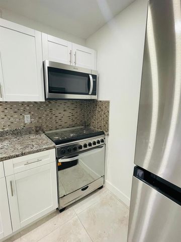 2437 NW 98th St, Miami, FL 33147
