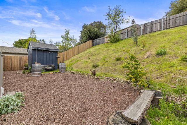 13003 Sweetbriar Ct, Auburn, CA 95603