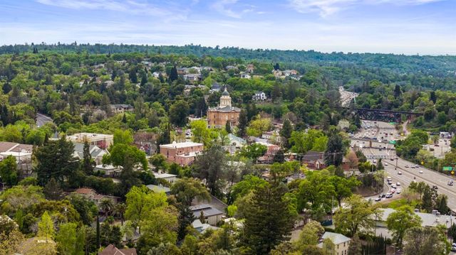 13003 Sweetbriar Ct, Auburn, CA 95603