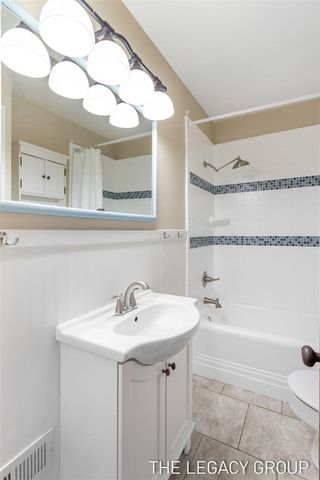 193 E 26th Street, Holland, MI 49423