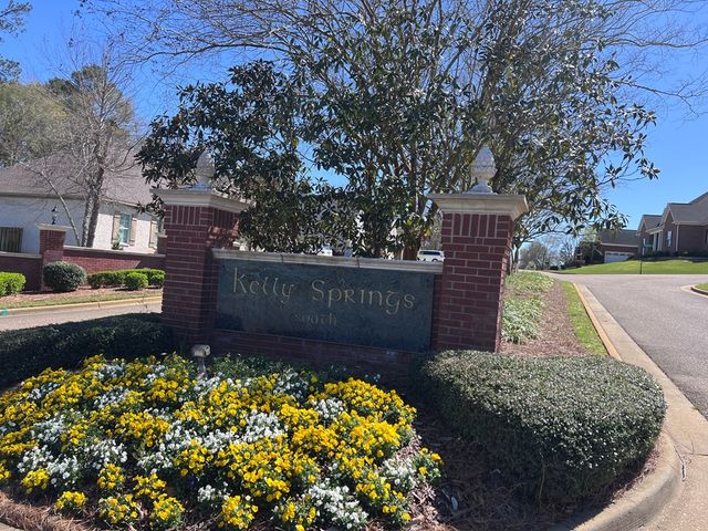 207 Wicklow Dr, Dothan, AL 36303