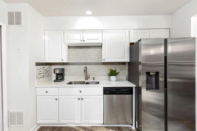 545 Chardonnay Lane, Lewis Center, OH 43035