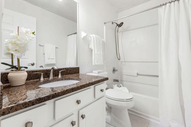 545 Chardonnay Lane, Lewis Center, OH 43035