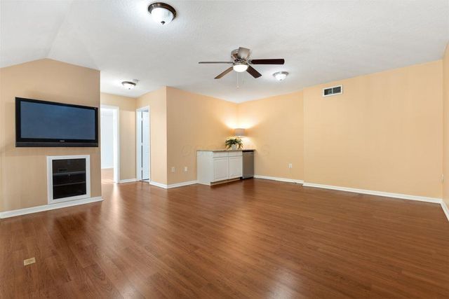 545 Chardonnay Lane, Lewis Center, OH 43035