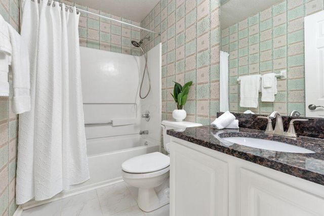 545 Chardonnay Lane, Lewis Center, OH 43035