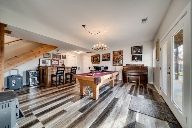 660 Vaden Hill Ln, Bethpage, TN 37022